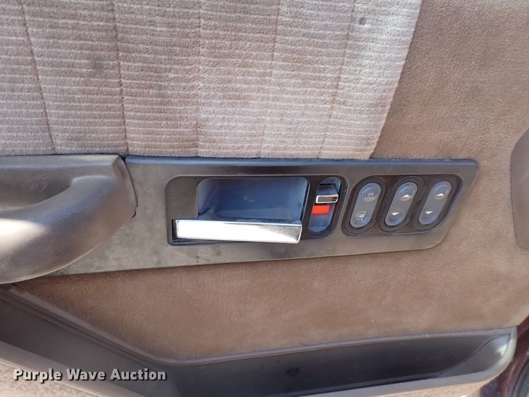 image for item DJ5681 1993 GMC Sierra 2500  Ext. Cab pickup truck