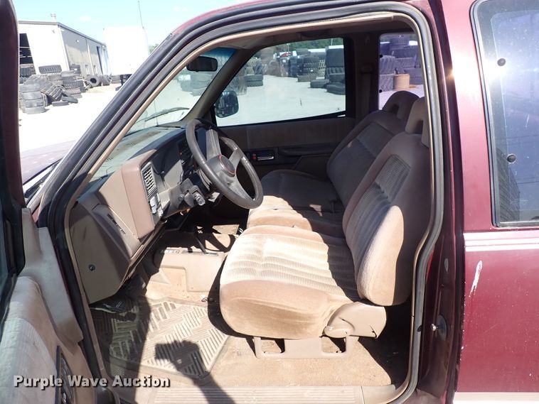 image for item DJ5681 1993 GMC Sierra 2500  Ext. Cab pickup truck