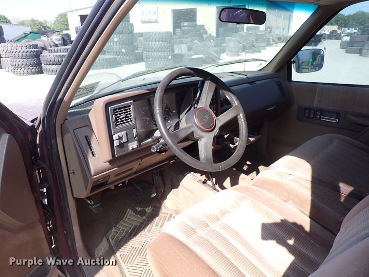 image for item DJ5681 1993 GMC Sierra 2500  Ext. Cab pickup truck