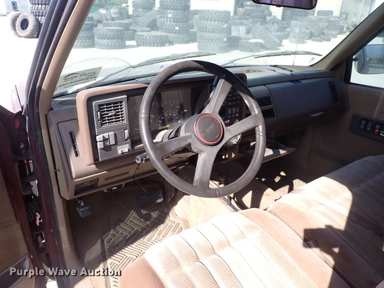 image for item DJ5681 1993 GMC Sierra 2500  Ext. Cab pickup truck