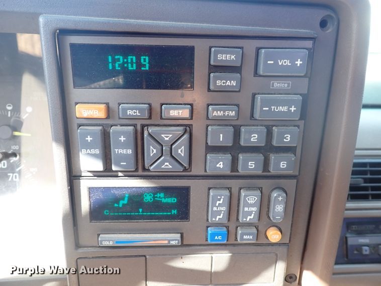 image for item DJ5681 1993 GMC Sierra 2500  Ext. Cab pickup truck