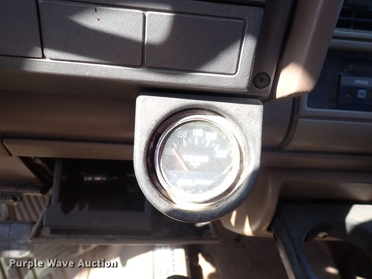 image for item DJ5681 1993 GMC Sierra 2500  Ext. Cab pickup truck