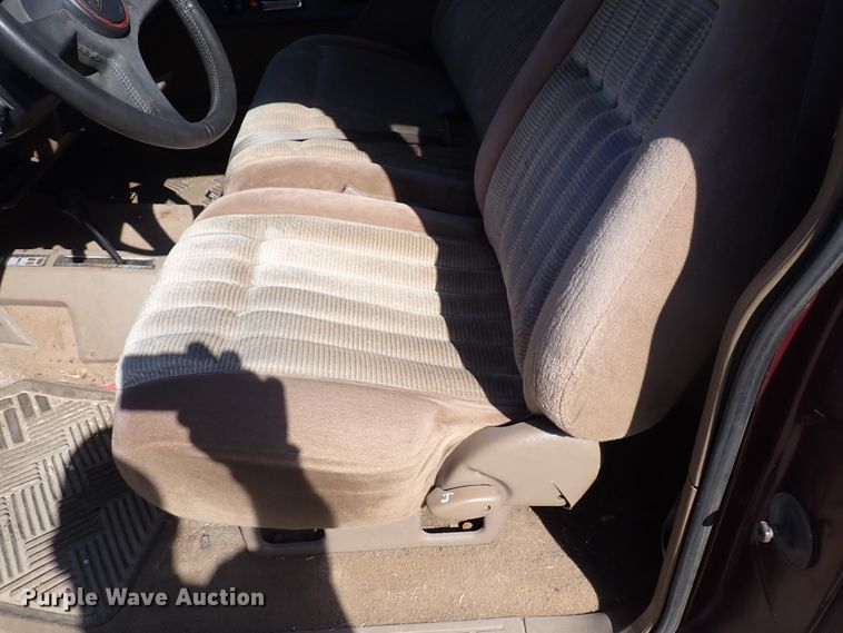 image for item DJ5681 1993 GMC Sierra 2500  Ext. Cab pickup truck