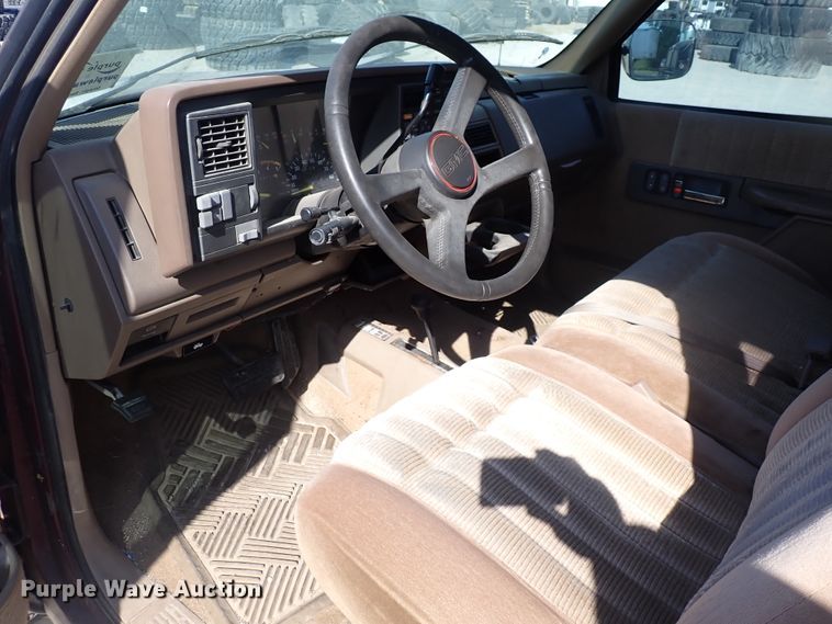 image for item DJ5681 1993 GMC Sierra 2500  Ext. Cab pickup truck