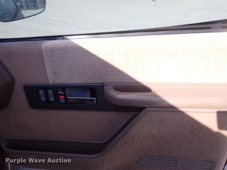 image for item DJ5681 1993 GMC Sierra 2500  Ext. Cab pickup truck