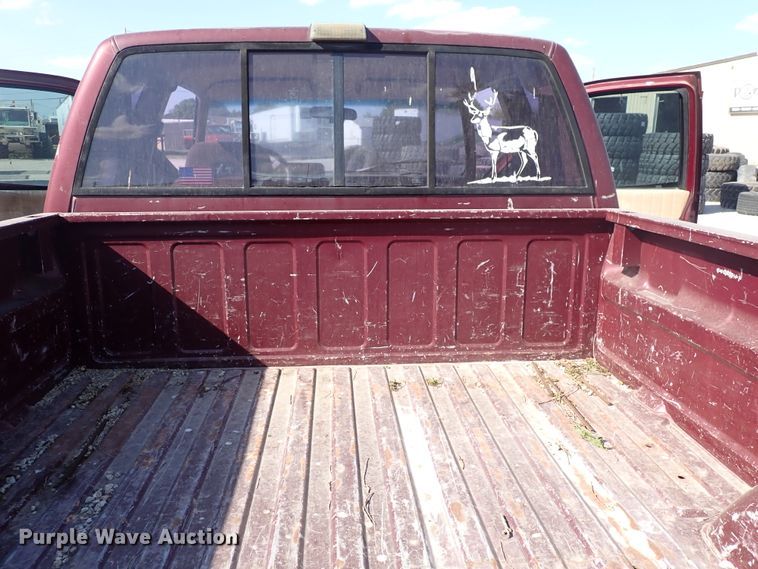 image for item DJ5681 1993 GMC Sierra 2500  Ext. Cab pickup truck