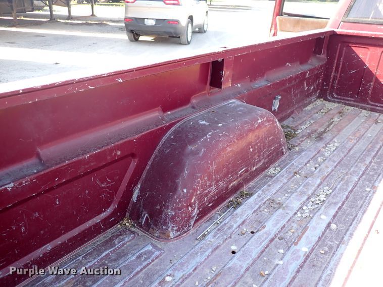 image for item DJ5681 1993 GMC Sierra 2500  Ext. Cab pickup truck