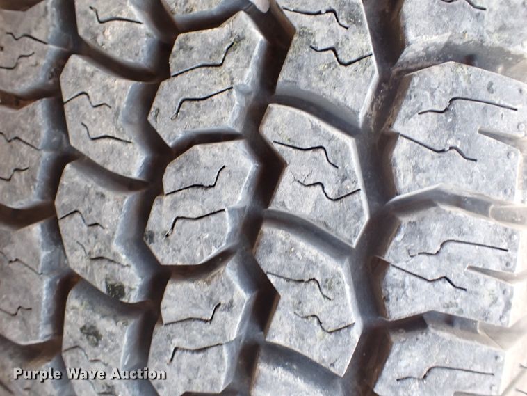 image for item DJ5681 1993 GMC Sierra 2500  Ext. Cab pickup truck