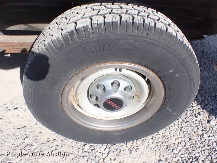 image for item DJ5681 1993 GMC Sierra 2500  Ext. Cab pickup truck