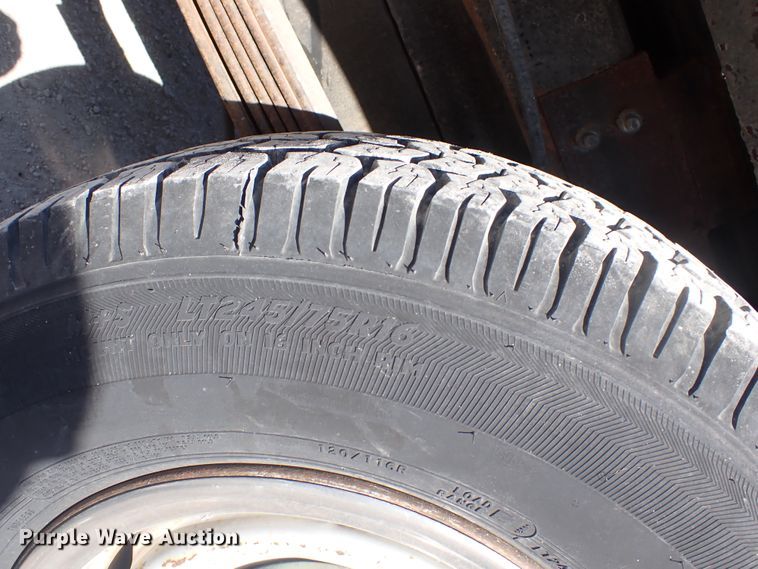 image for item DJ5681 1993 GMC Sierra 2500  Ext. Cab pickup truck