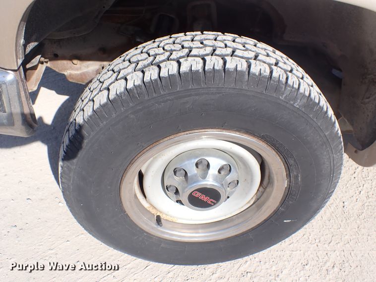 image for item DJ5681 1993 GMC Sierra 2500  Ext. Cab pickup truck