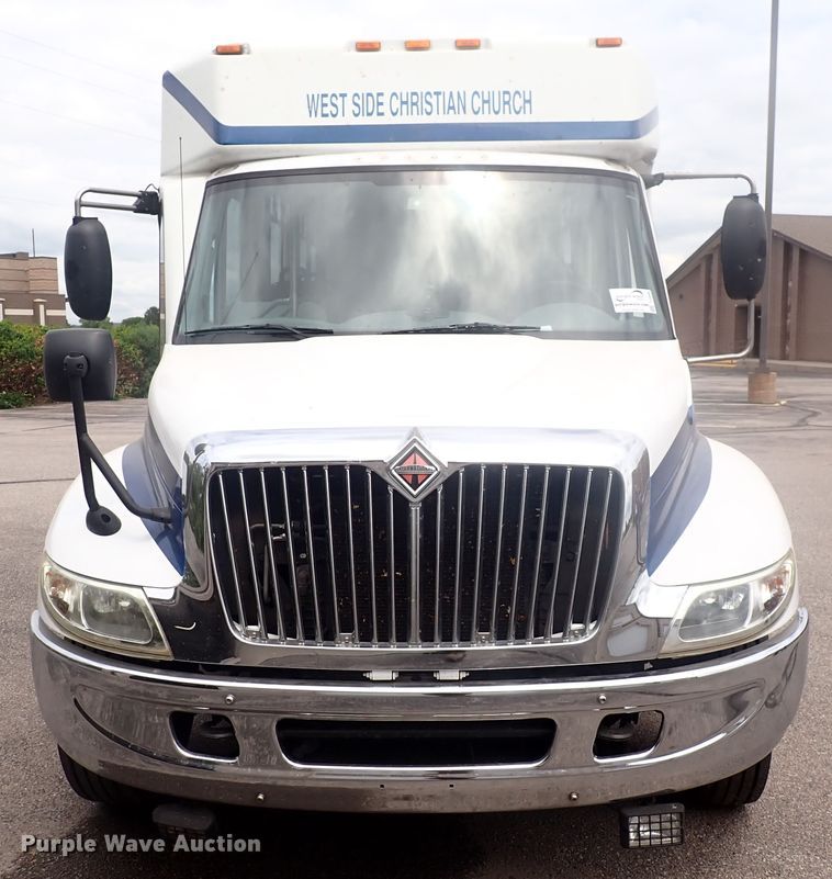 image for item DJ5696 2004 International 3200  shuttle bus