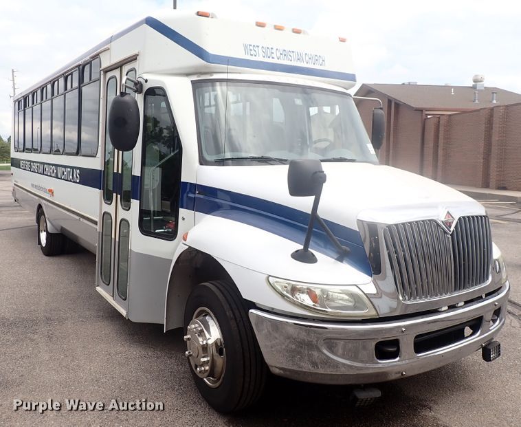 image for item DJ5696 2004 International 3200  shuttle bus