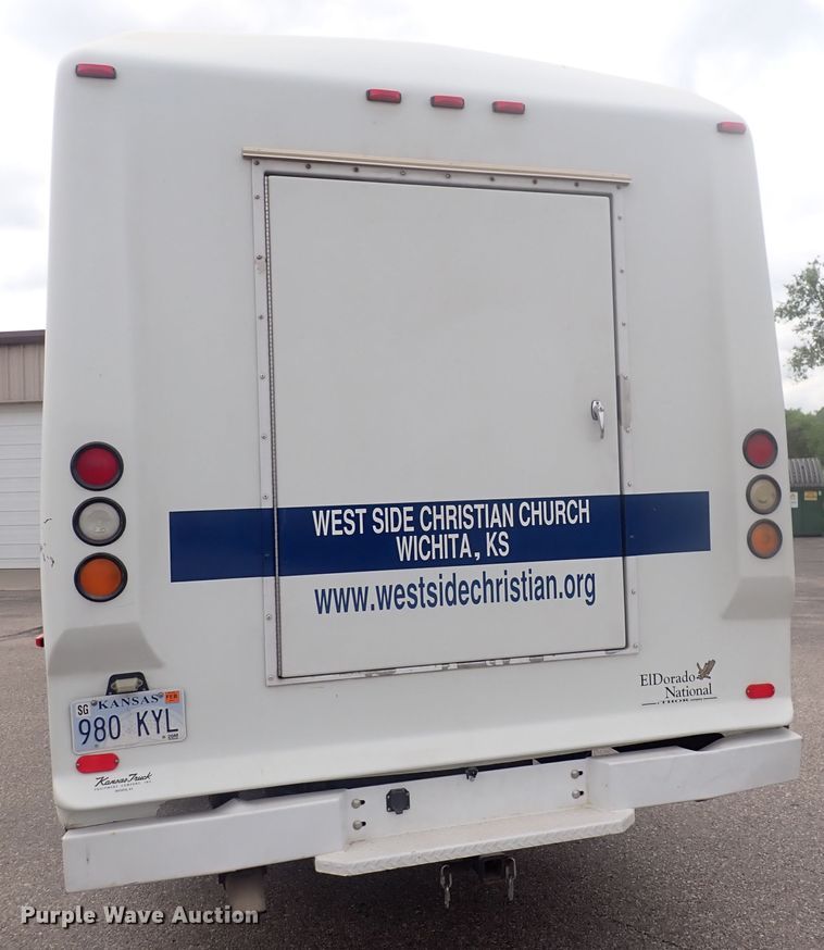 image for item DJ5696 2004 International 3200  shuttle bus