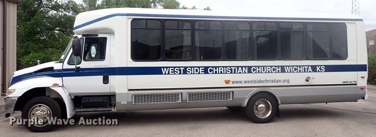 image for item DJ5696 2004 International 3200  shuttle bus