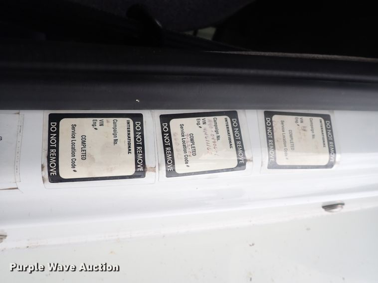 image for item DJ5696 2004 International 3200  shuttle bus