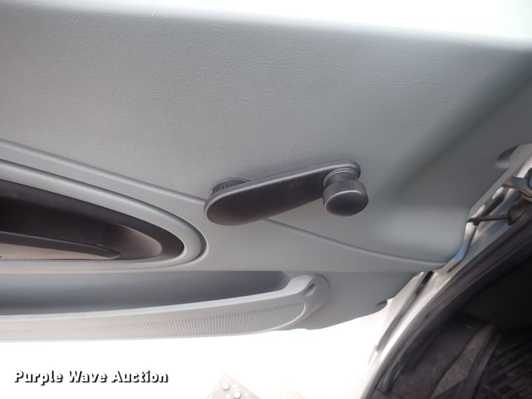 image for item DJ5696 2004 International 3200  shuttle bus