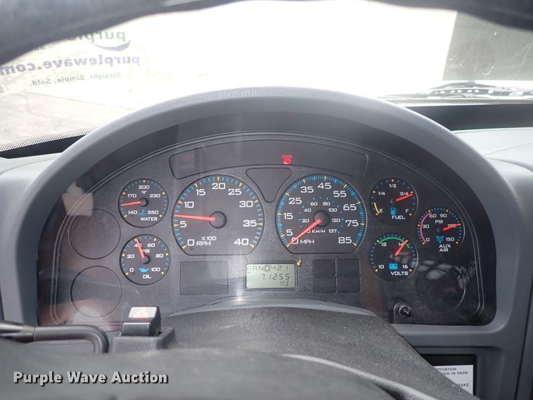 image for item DJ5696 2004 International 3200  shuttle bus