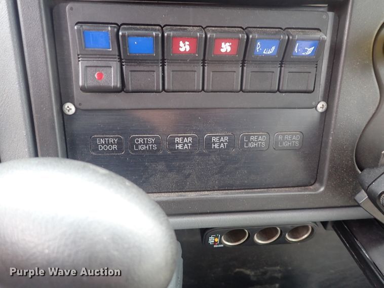 image for item DJ5696 2004 International 3200  shuttle bus