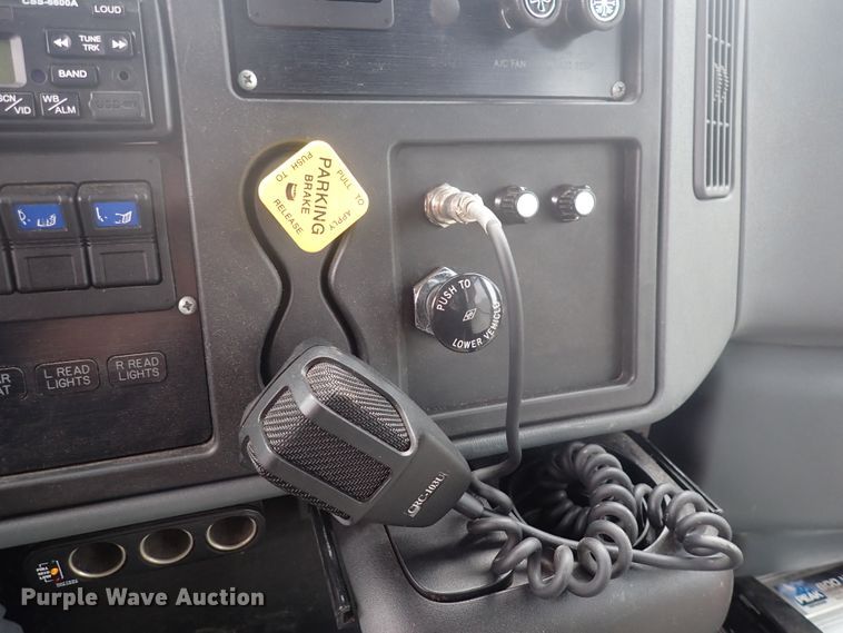 image for item DJ5696 2004 International 3200  shuttle bus