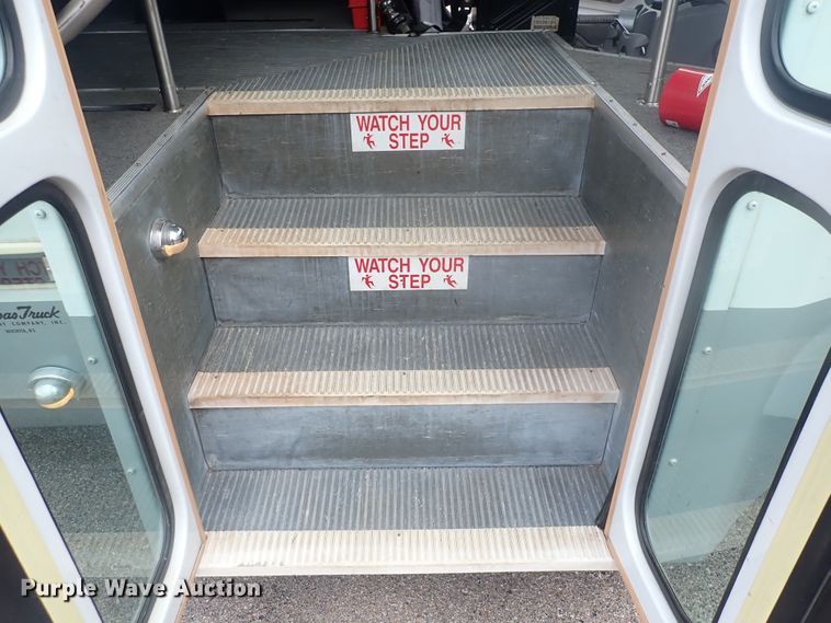 image for item DJ5696 2004 International 3200  shuttle bus