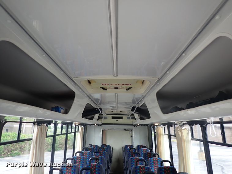 image for item DJ5696 2004 International 3200  shuttle bus