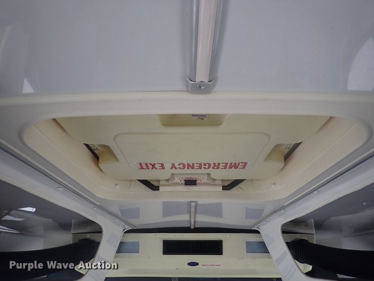 image for item DJ5696 2004 International 3200  shuttle bus