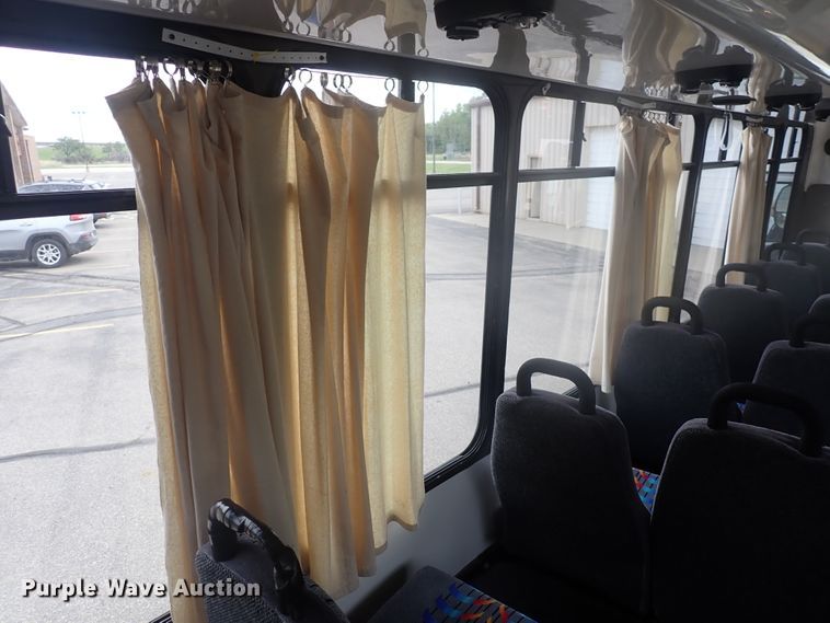 image for item DJ5696 2004 International 3200  shuttle bus