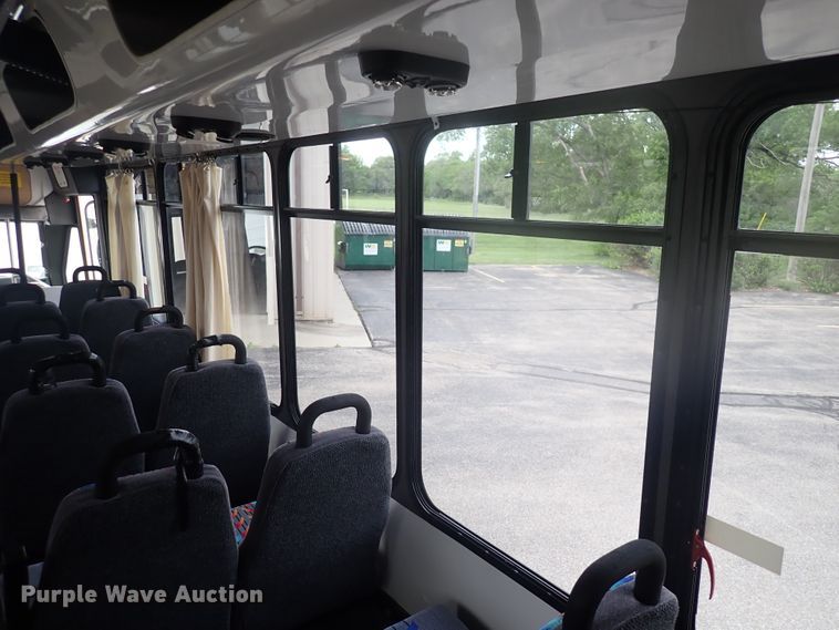 image for item DJ5696 2004 International 3200  shuttle bus