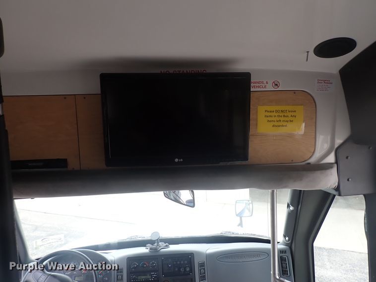 image for item DJ5696 2004 International 3200  shuttle bus