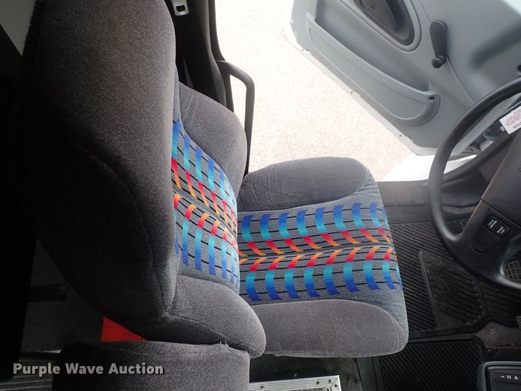 image for item DJ5696 2004 International 3200  shuttle bus