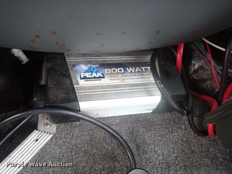 image for item DJ5696 2004 International 3200  shuttle bus