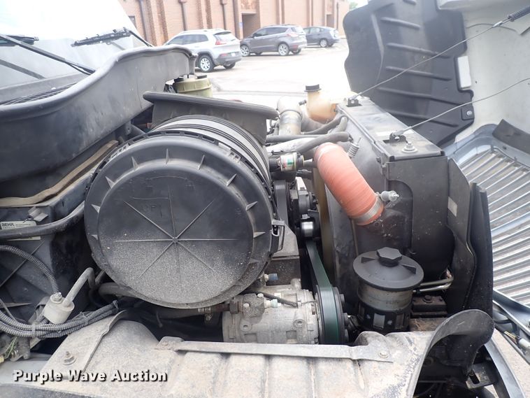 image for item DJ5696 2004 International 3200  shuttle bus