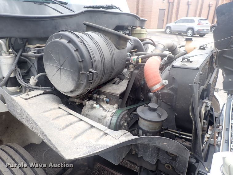 image for item DJ5696 2004 International 3200  shuttle bus