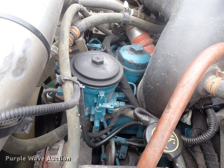 image for item DJ5696 2004 International 3200  shuttle bus