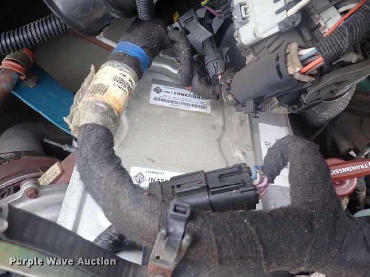 image for item DJ5696 2004 International 3200  shuttle bus