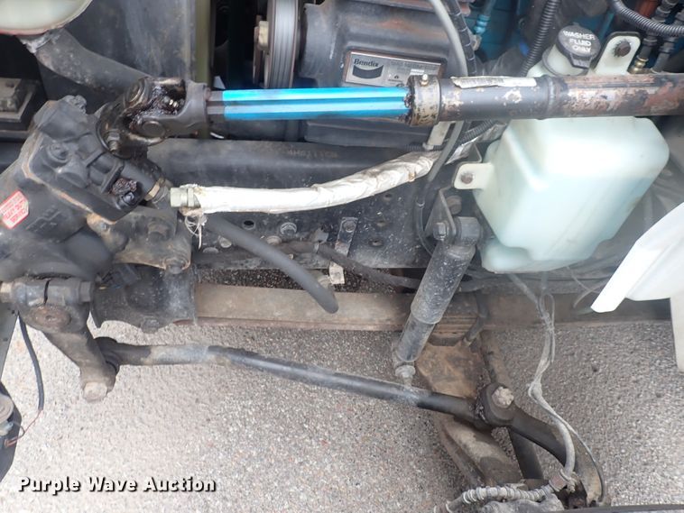 image for item DJ5696 2004 International 3200  shuttle bus