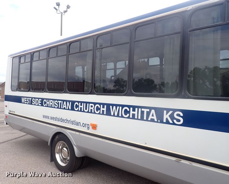 image for item DJ5696 2004 International 3200  shuttle bus