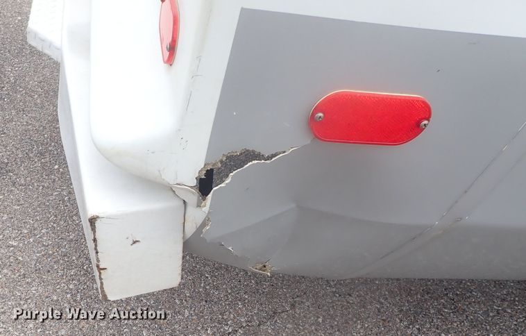 image for item DJ5696 2004 International 3200  shuttle bus