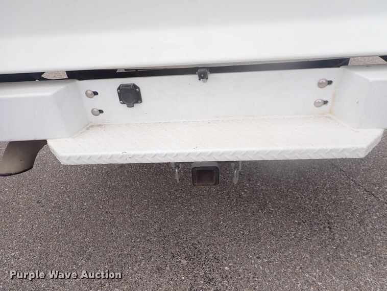 image for item DJ5696 2004 International 3200  shuttle bus