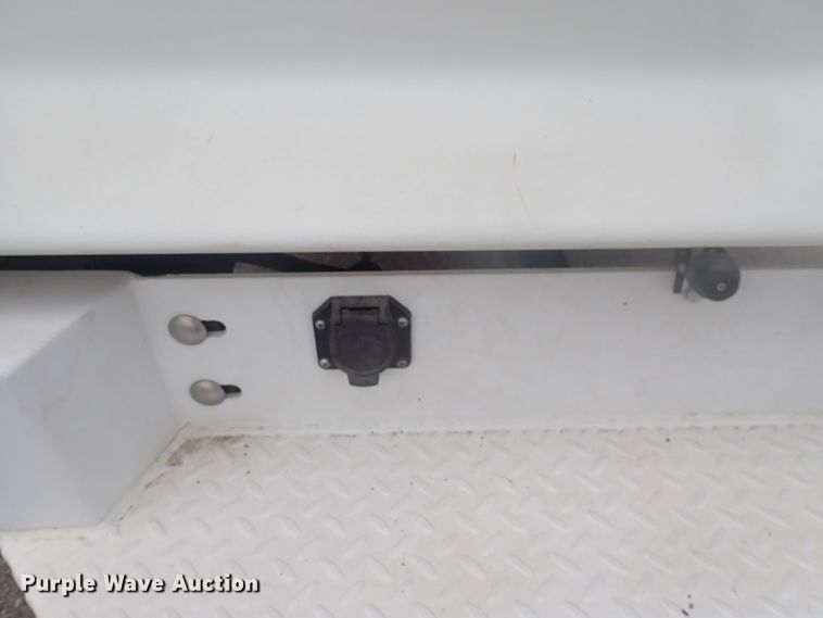 image for item DJ5696 2004 International 3200  shuttle bus