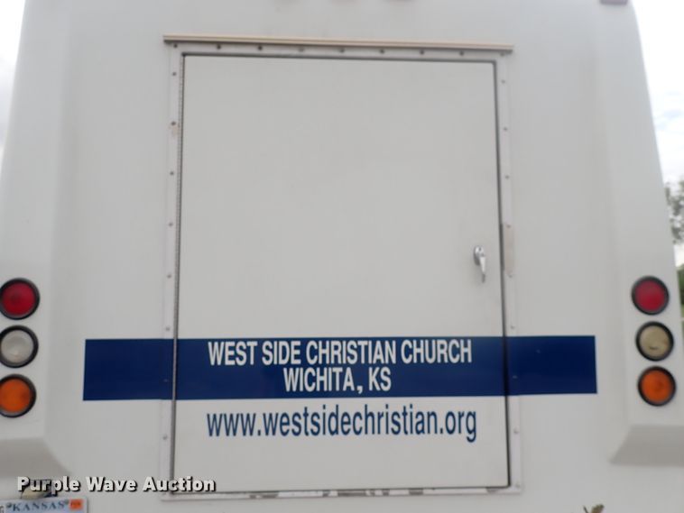 image for item DJ5696 2004 International 3200  shuttle bus