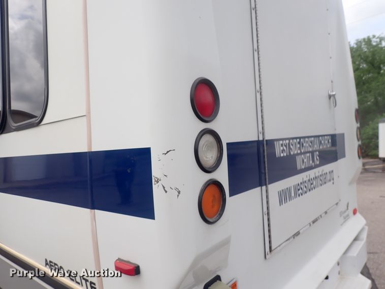 image for item DJ5696 2004 International 3200  shuttle bus