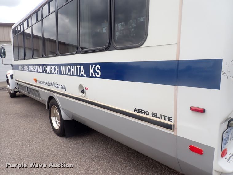 image for item DJ5696 2004 International 3200  shuttle bus