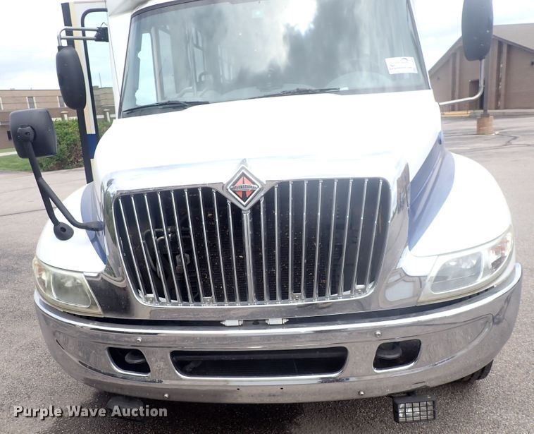 image for item DJ5696 2004 International 3200  shuttle bus