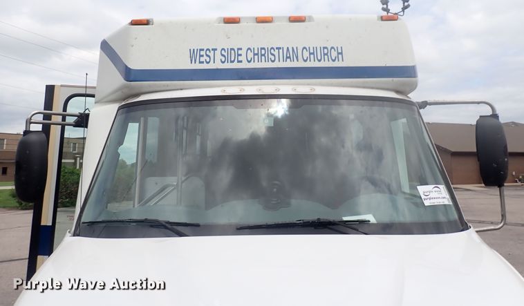 image for item DJ5696 2004 International 3200  shuttle bus