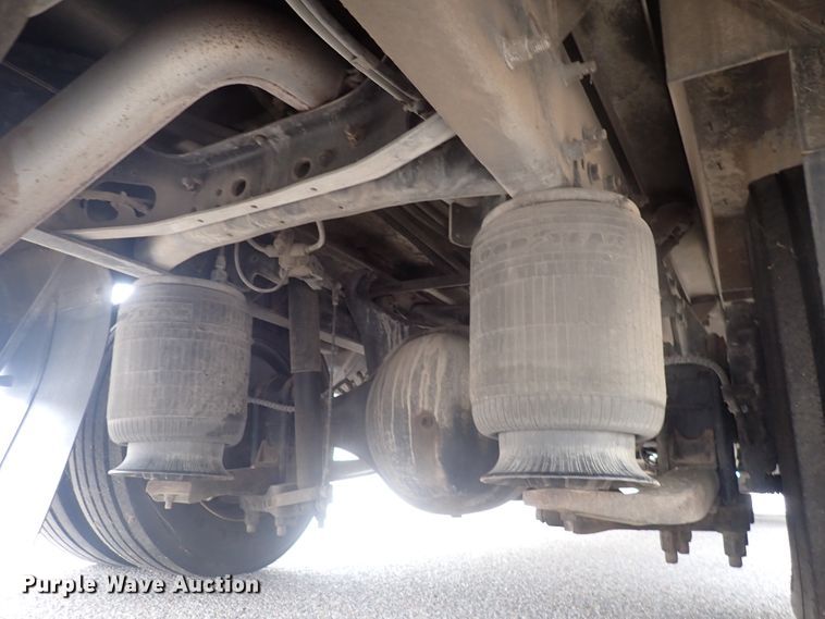 image for item DJ5696 2004 International 3200  shuttle bus