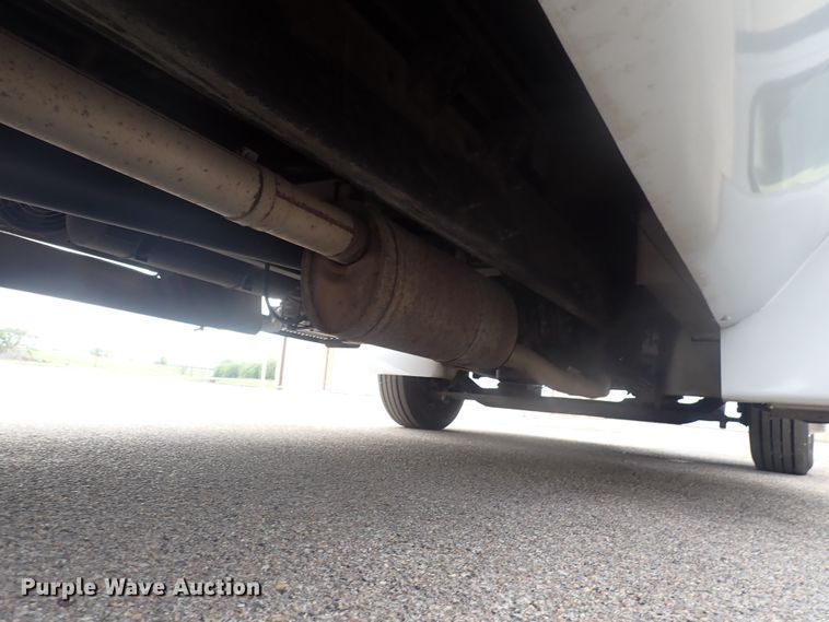 image for item DJ5696 2004 International 3200  shuttle bus