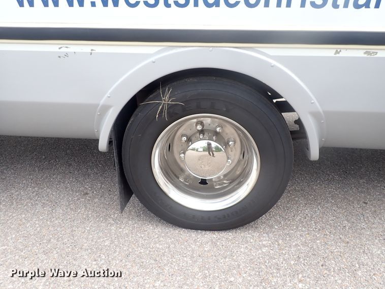 image for item DJ5696 2004 International 3200  shuttle bus