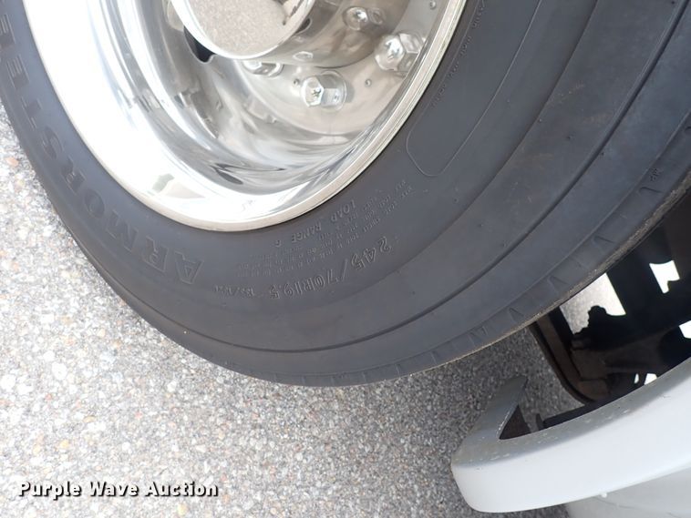 image for item DJ5696 2004 International 3200  shuttle bus